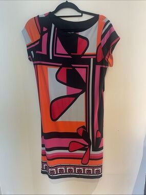 Analili Graphic Colorblock Shift Dress in Pink, Red & Black
